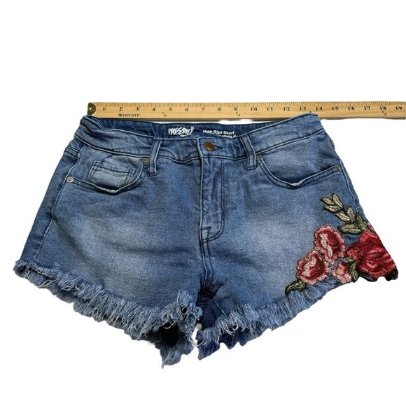 Mossimo Denim High Rise Short Super Stretch Embroidered Roses Raw Hem Sz 6/28 - Picture 4 of 11